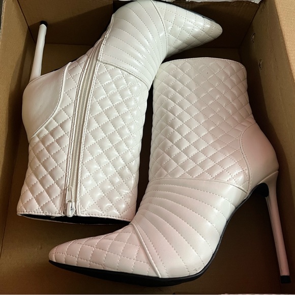 US 9 Quilted White heels boots booties stiletto - Picture 3 of 6